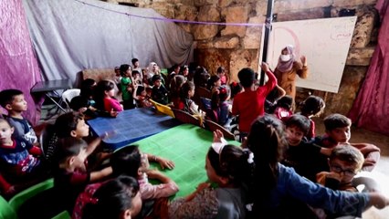 عودة للدراسة بنكهة الصمود في مخيم سوري