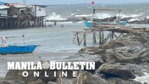 Strong waves batter houses on the coastline of Cavite city due to #KardingPH