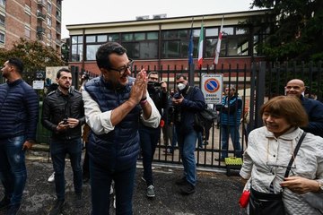 İtalya'da genel seçimlerde oy kullanma işlemi başladı