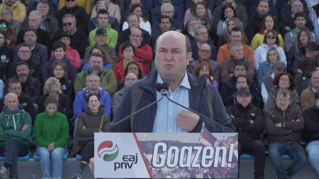 Ortúzar pide a Sánchez que cumpla con sus compromisos y advierte a Feijóo sobre VOX