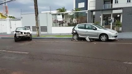 Colisão entre Saveiro e Peugeot é registrada no Bairro Neva