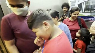 Alexa - मेरी बीवी मुझे मारने के लिए क्यों बोल रही है  Alexa Prank In Lift