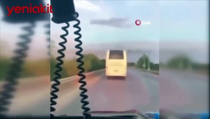 Trafikte insanlığı utandıran anlar! Uyarılara kulak asmadı yoluna devam etti