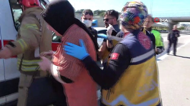 İstanbul’da taksinin kaputu açıldı, ortalık savaş alanına döndü! 8 yaralı