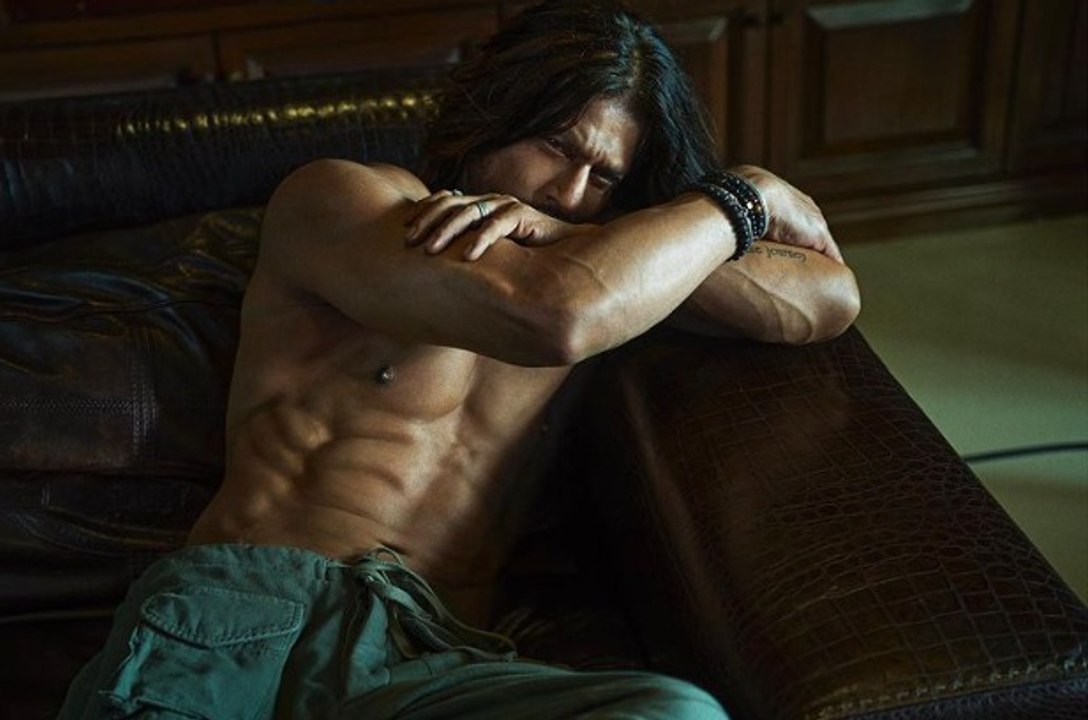 Shahrukh Khan ने Instagram पर Share की Shirtless Photo, Tiger Shroff के साथ Fans ने ऐसे किया React!