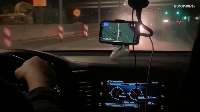 شاهد: بعد إعلان بوتين التعبئة.. آلاف الروس يفرون من القتال عبر الحدود مع فنلندا