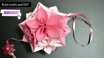 Descargar video: Amazing paper flower wall hanging decoration ideas/diy wall hanging/papercrafts/wall mate/home decors/ruhi crafts and diy #wallhanging #wallmate #ruhicraftsanddiy #diywallhanging #papercrafts #paperflower #homedecoration #homedecors #walldecoration