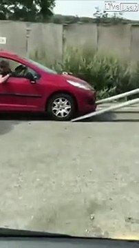 Ce dépanneur fait une grosse bêtise... et ne fait qu'empirer la situation