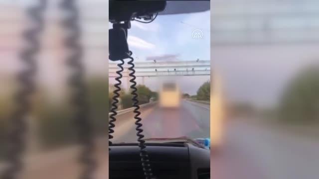 Son dakika haberleri! Midibüs şoförünün ambulansa yol vermediği anlar kameraya yansıdı