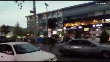 Protestos violentos por todo o Irão