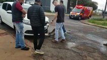 Jovem fica ferido após colisão entre carro e moto no Bairro Brasília