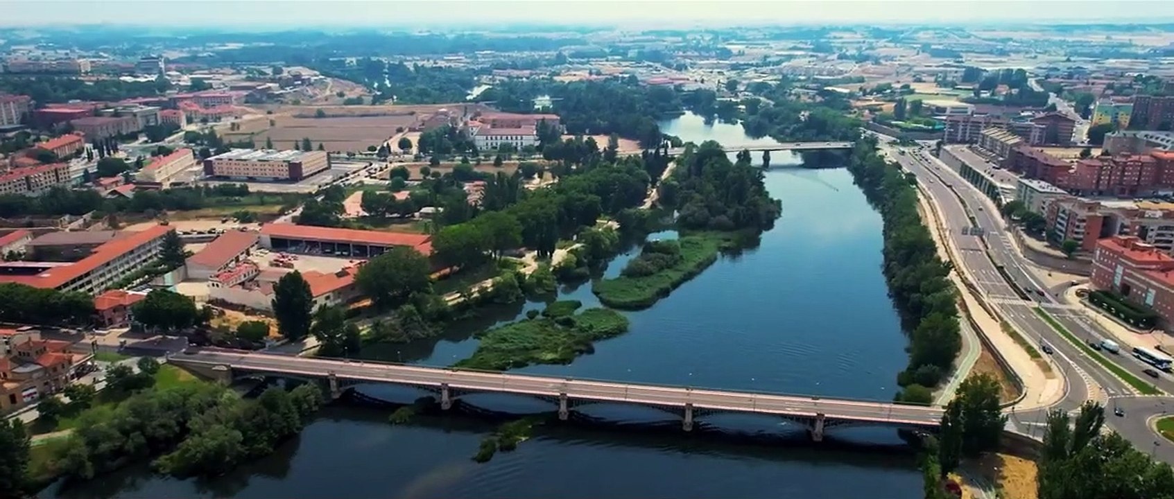 El mago zamorano Miguel de Lucas consigue caminar sobre las aguas del río Tormes