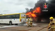 Incêndio atinge ônibus em pátio do terminal na garagem da Pioneira, São Sebastião - DF