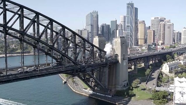 Locomotive 3801 crosses Sydney Harbour Bridge for the first time | September 26, 2022 | The Senior