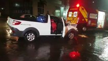 Condutora de Fiat Strada fica ferida após bater com caminhonete na Rua Presidente Kennedy