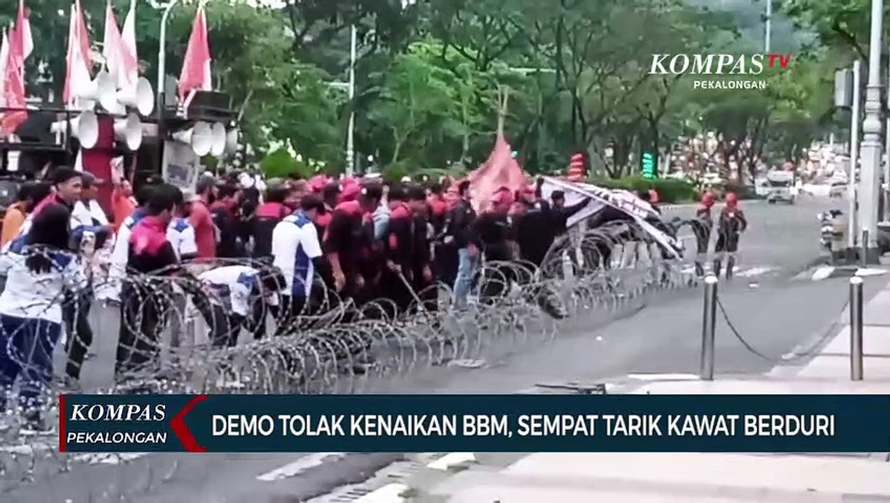 Demo Tolak Kenaikan BBM, Sempat Tarik Kawat Berduri