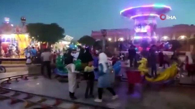 İdlib’te kamplarda yaşayan yetim çocuklar için lunapark kuruldu