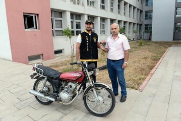 Son dakika haber... AŞIK SÜBHANDERELİ'DEN, ÇALINAN MOTOSİKLETİNİ BULAN POLİSE ŞİİRLİ TEŞEKKÜR