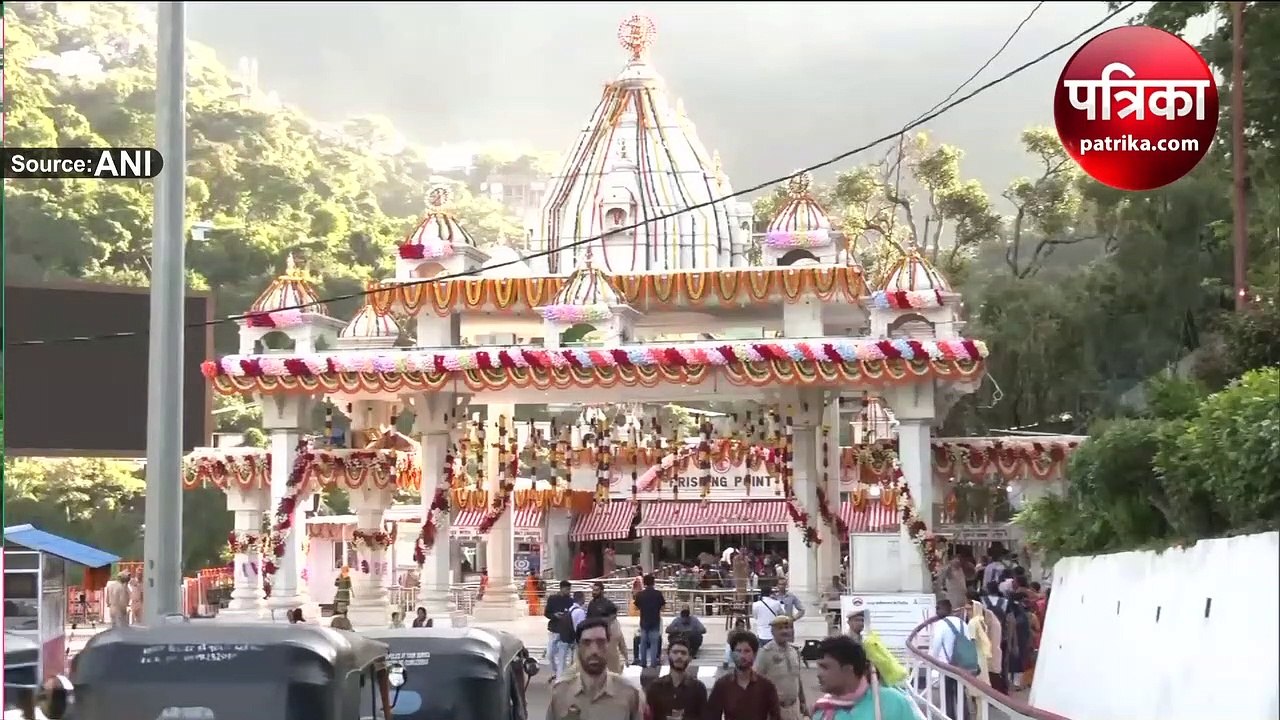 देशभर में नवरात्रि की धूम, वैष्णो देवी मंदिर में श्रद्धालुओं की लगी लंबी कतार; देखें वीडियो