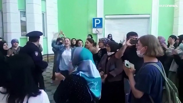 Presidente da Ucrânia promete proteger soldados russos que se rendam