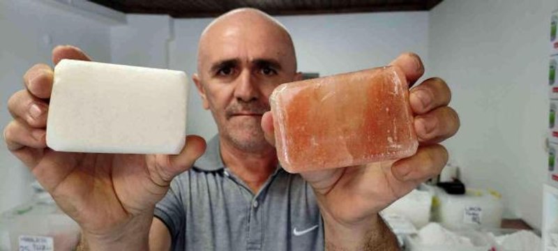 Köpürmeyen tuz sabunları saç dökülmesini önlüyor! Kilosu 10-15 liradan satılıyor