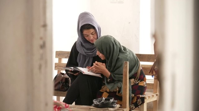 LIGNE ROUGE - En Afghanistan, des écoles clandestines se forment pour enseigner aux jeunes filles