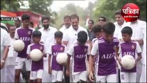 भारत जोड़ो यात्रा के दौरान राहुल गांधी ने बच्चों के साथ खेली फुटबॉल; देखें वीडियो