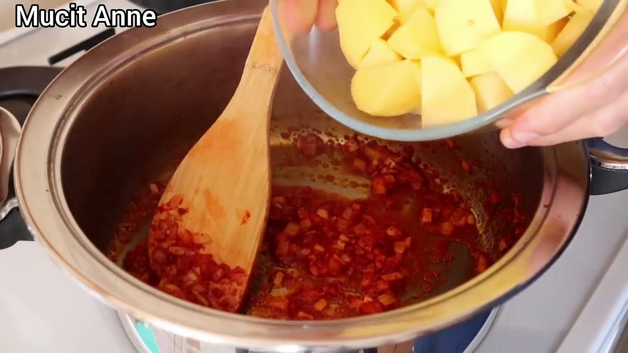 Dağılmayan En Pratik Yemek Sulu Köfte Tarifi