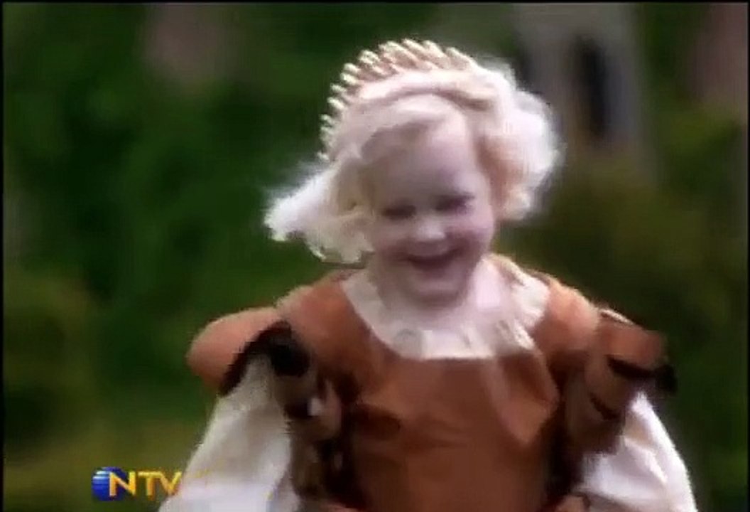 Dünyayı Sarsan Günler 2. Sezon 10. Bölüm / Affairs of the Crown: The Execution of Anne Boleyn/The Abdication of Edward VIII (Kraliyet İşleri: Anne Boleyn'in İnfazı/ Edward VIII'in tahttan indirilmesi)