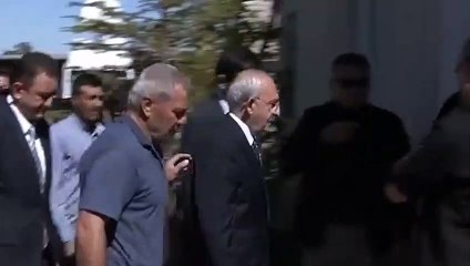 Kılıçdaroğlu IŞİD'in yakarak öldürdüğü Er Fethi Şahin'in evinde