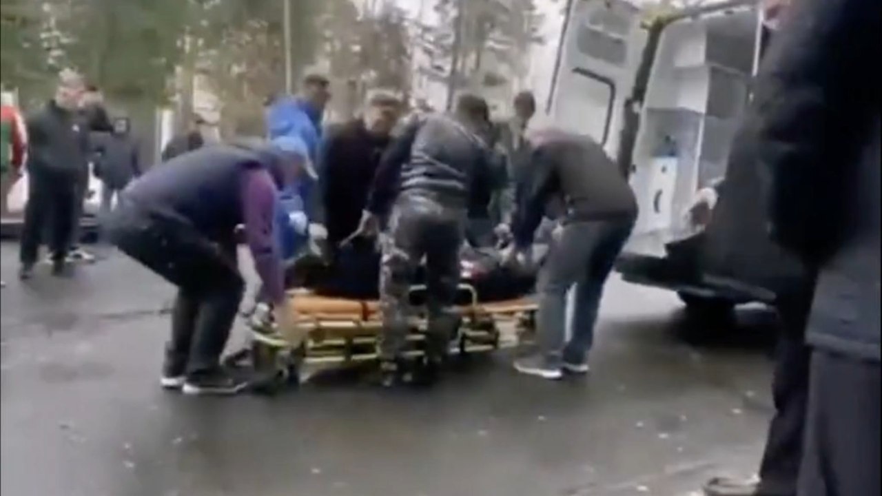 Russe schießt in rekrutierungs-center auf kommandanten