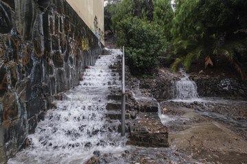 Video herunterladen: La tormenta tropical Hermine se aleja de Canarias tras dejar un récord histórico de precipitaciones