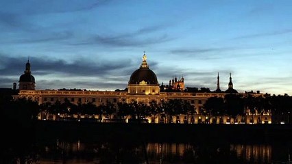 Vue sur Fourvière la nuit