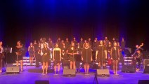 Le 14-11-2021 : théâtre de l'opéra - Cité de la Culture : Les jeunes Tunisia88 du lycée Tahar Sfar de Mahdia chantent la femme tunisienne