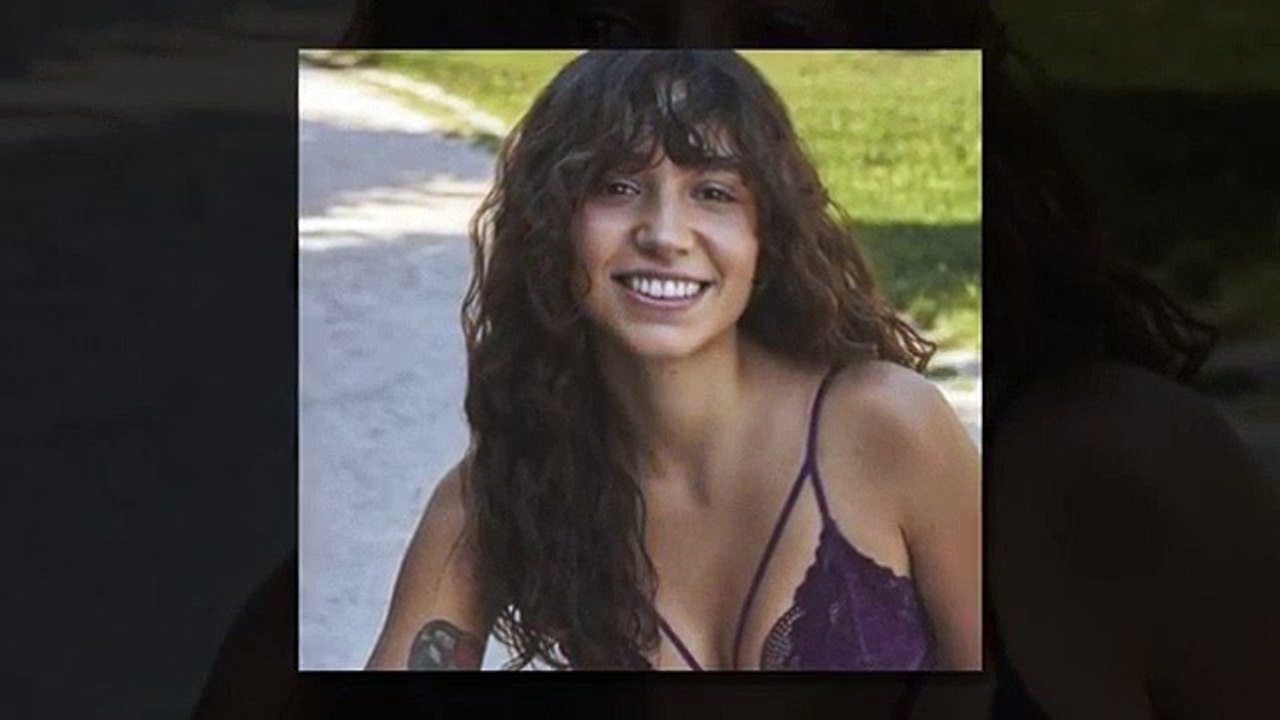 Ünlü şarkıcı Zeynep Bastık, yatak odasında iç çamaşırlı ev halini paylaştı