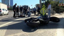 KARTAL'DA OTOMOBİLE ÇARPAN MOTOSİKLETLİ YARALANDI