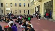 Milano, liceo Manzoni occupato. Protesta degli studenti contro Meloni