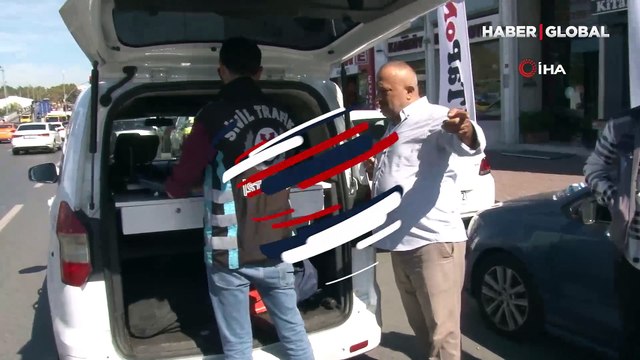 Kadıköy’de, emniyet kemeri takmayan taksiciden ilginç savunma: 'Yanlışlıkla kemeri söktüm'