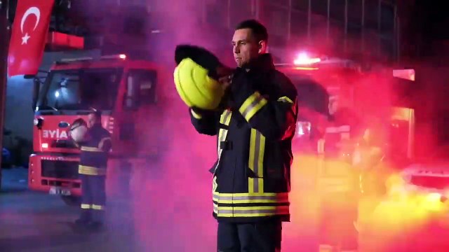 Nazilli'de zeybek oynayan itfaiye personelleri sosyal medyada gündem oldu