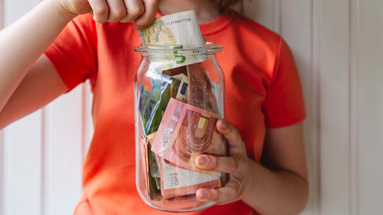 10.000 Euro sparen: Mit diesen Finanz-Tricks klappt's!