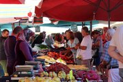 Antalya haberi: Alanya'da yaşayan yerleşik ve tatilci yabancılar alışverişte semt pazarını tercih ediyor