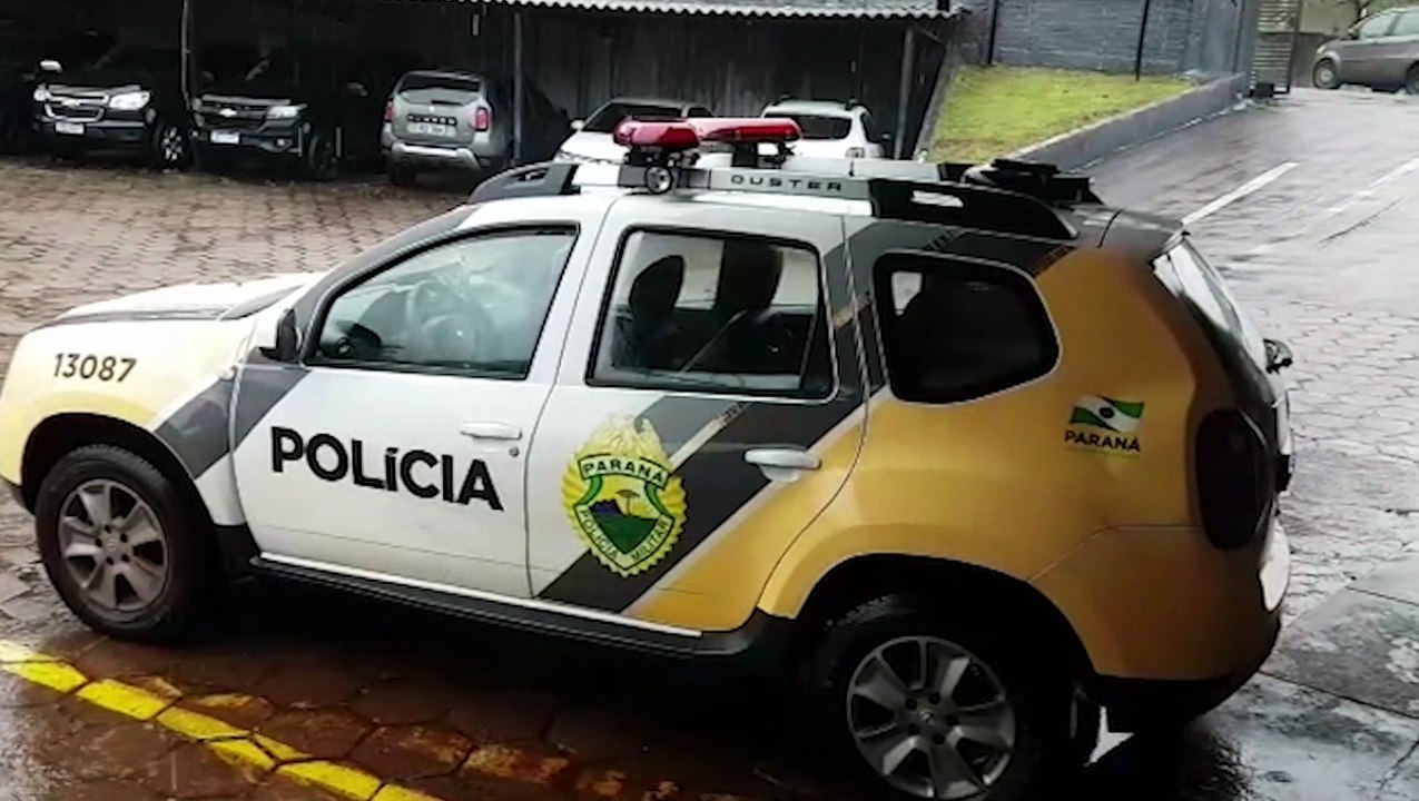 Homem é flagrado furtando Kinder Ovo, bebidas, Nutella e guarda-chuva em supermercado