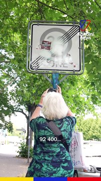 Irmela Mensah-Schram a 76 ans et utte contre la propagande nazi en Allemagne.