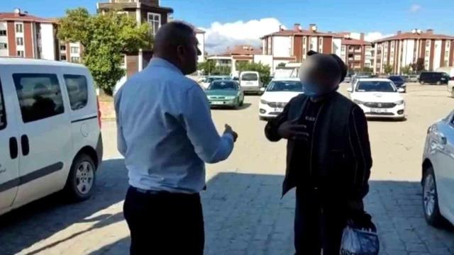 Koltuk değneği ile girdi, yürüyerek çıktı