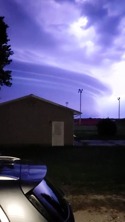 Supercell with Constant Lightning Forms in Illinois