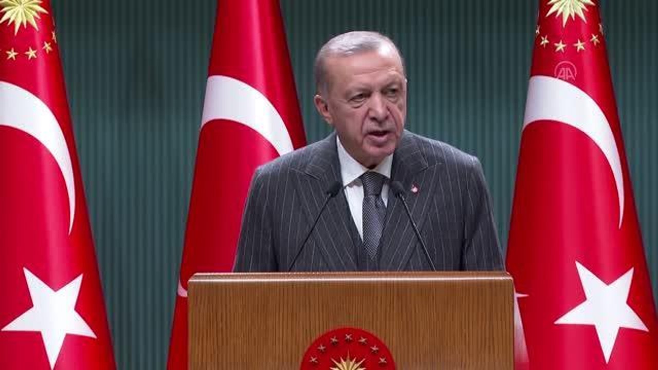 Cumhurbaşkanı Erdoğan: "Yükseköğrenim yurtlarımızda öğrencilere verdiğimiz beslenme yardımını günlük 25 liradan 60 liraya, böylece aylık 1800 liraya...