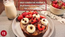 Hot cakes de avena y plátano con chispas de chocolate | Receta de desayuno | Directo al Paladar México