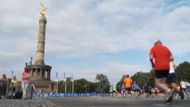 Maratona dei record a Berlino: Kipchoge batte il suo tempo di 30