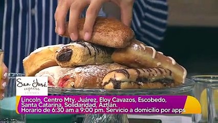 Mujer le lleva serenata a su esposo enfermo