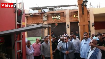 محافظ أسوان يتفقد آثار حريق السوق السياحى ويوجه بإيواء المتضررين